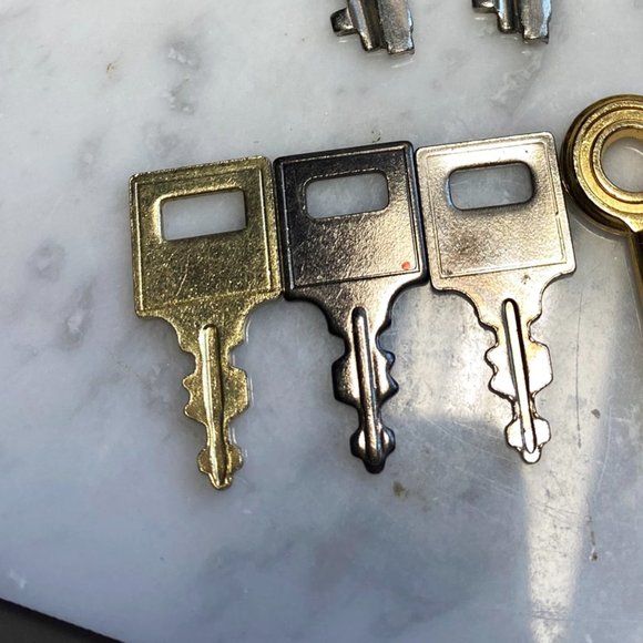 Lot 10 Small Luggage or Bag Replacement Keys + 1 Old Lock 2 Presto + Unbranded - Picture 5 of 6